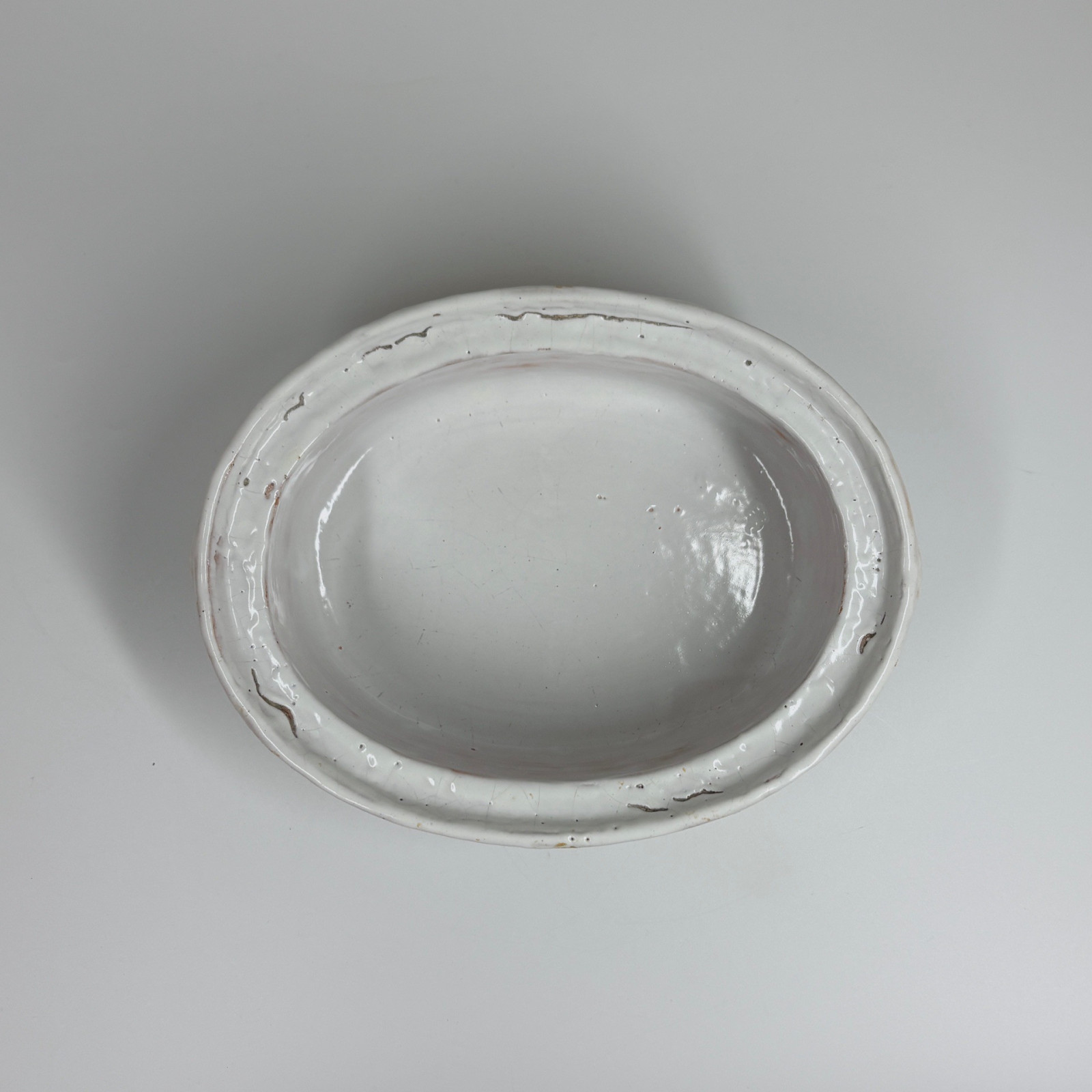 Terrine en faïence de Rouen à décor dit « à l’échantillon », XVIIIe siècle.
