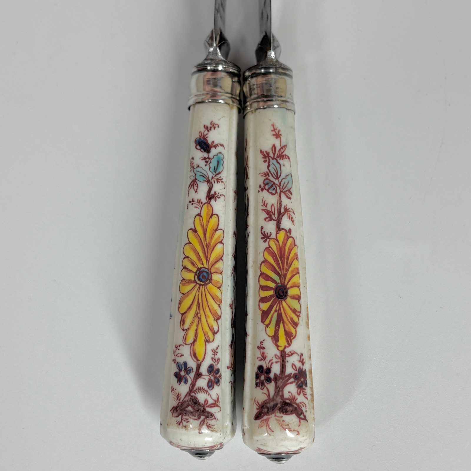 Deux couteaux de Villeroy-Mennecy à décor de pagodes chinoises - XVIIIe siècle