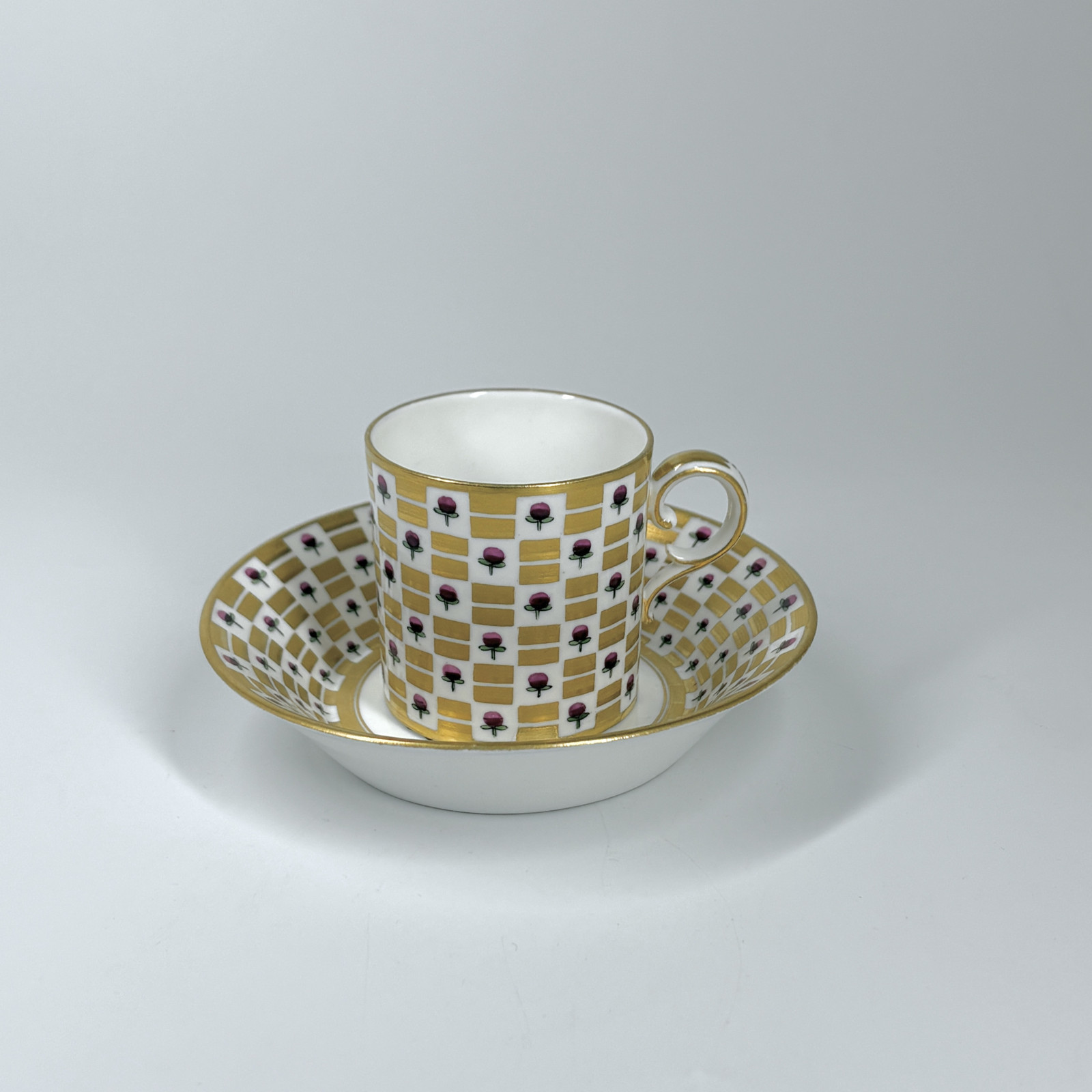 Sèvres - Tasse litron et sa soucoupe en porcelaine dure - XVIIIe siècle