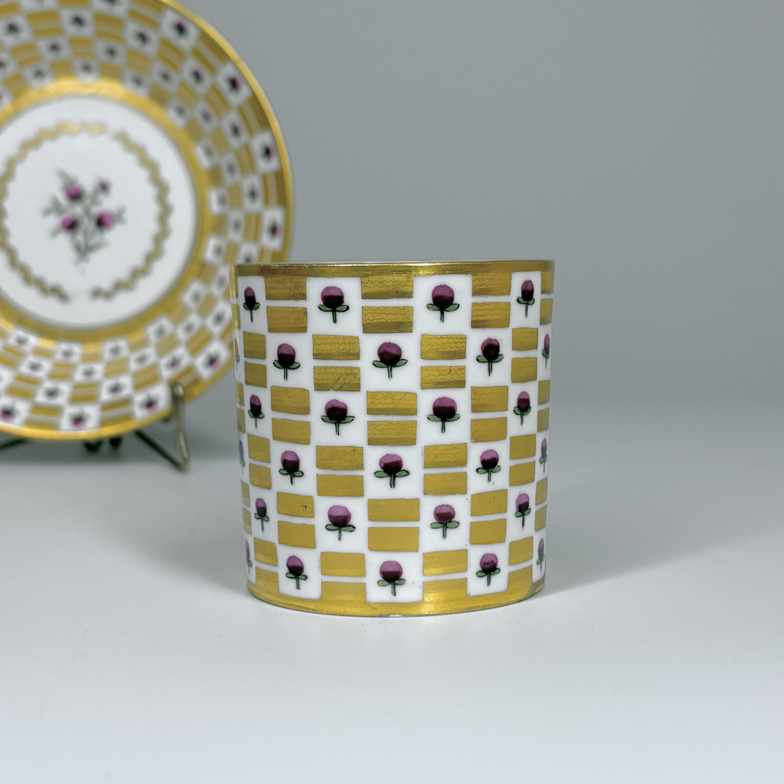 Sèvres - Tasse litron et sa soucoupe en porcelaine dure - XVIIIe siècle
