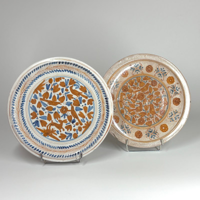 Two Deruta faience platters – Seventeenth century