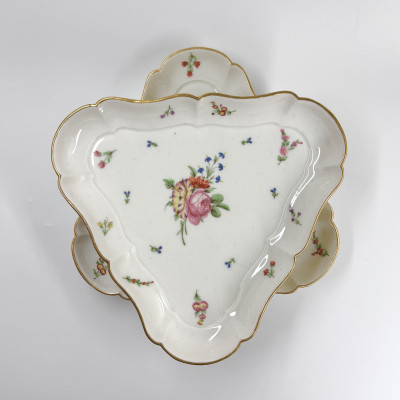 Pair of triangular Lille porcelain dishes – Eighteenth century
