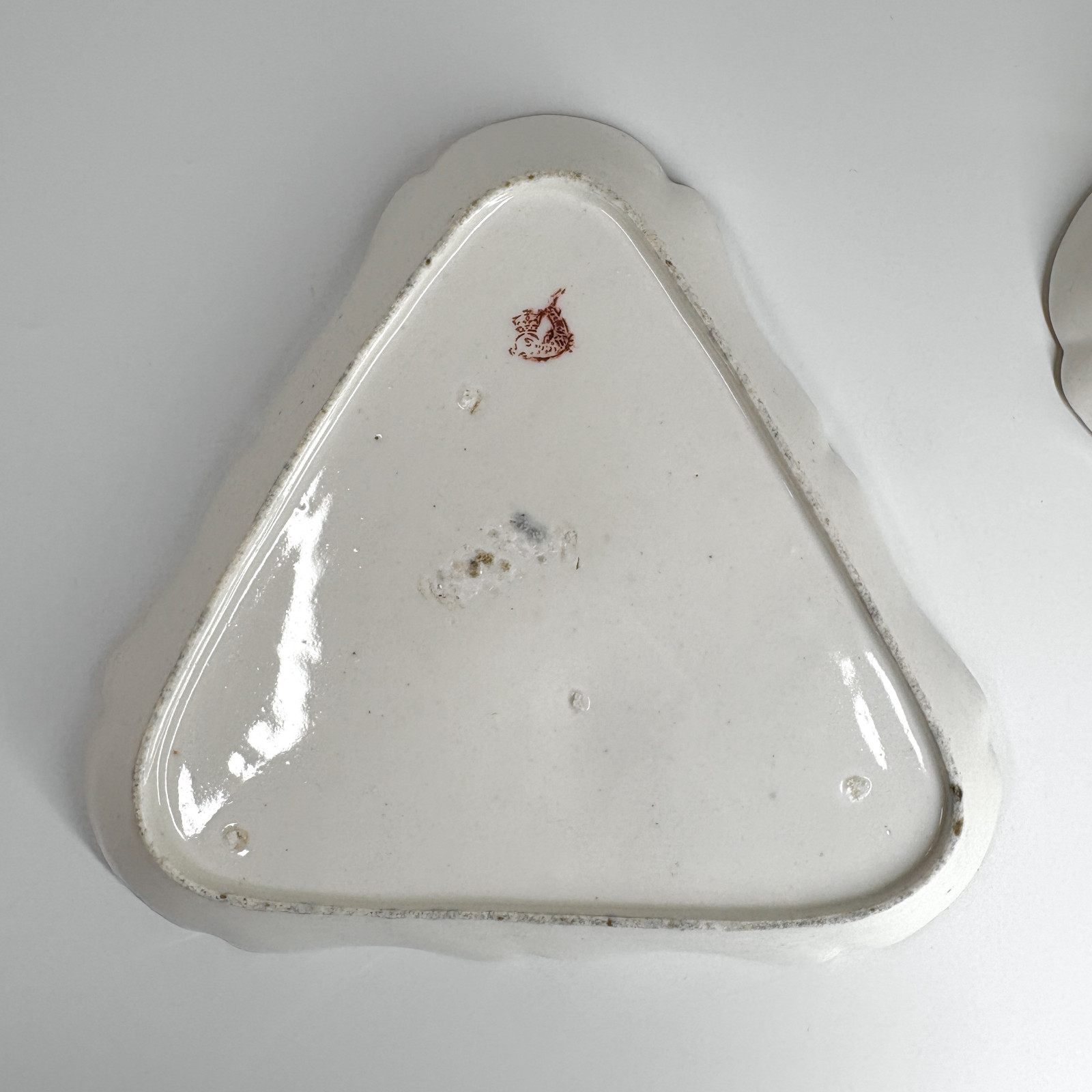 Paire de plats triangulaires en porcelaine de Lille - XVIIIe siècle