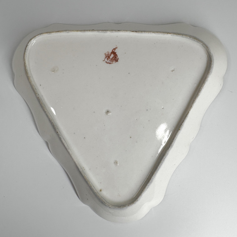 Paire de plats triangulaires en porcelaine de Lille - XVIIIe siècle