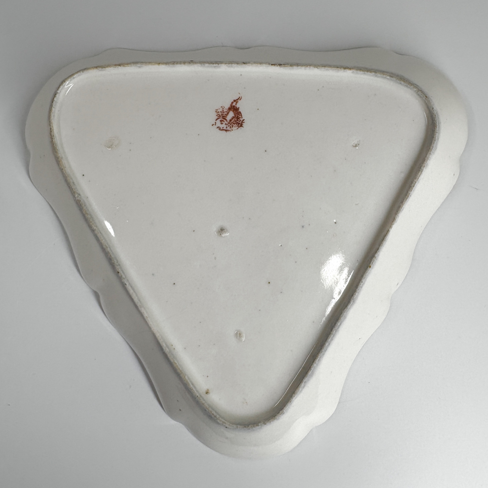 Paire de plats triangulaires en porcelaine de Lille - XVIIIe siècle