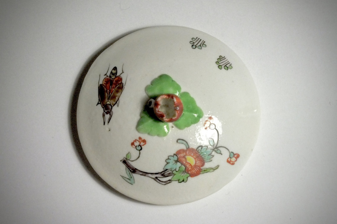 Chantilly - Pot à jus à décor Kakiemon - XVIIIe siècle