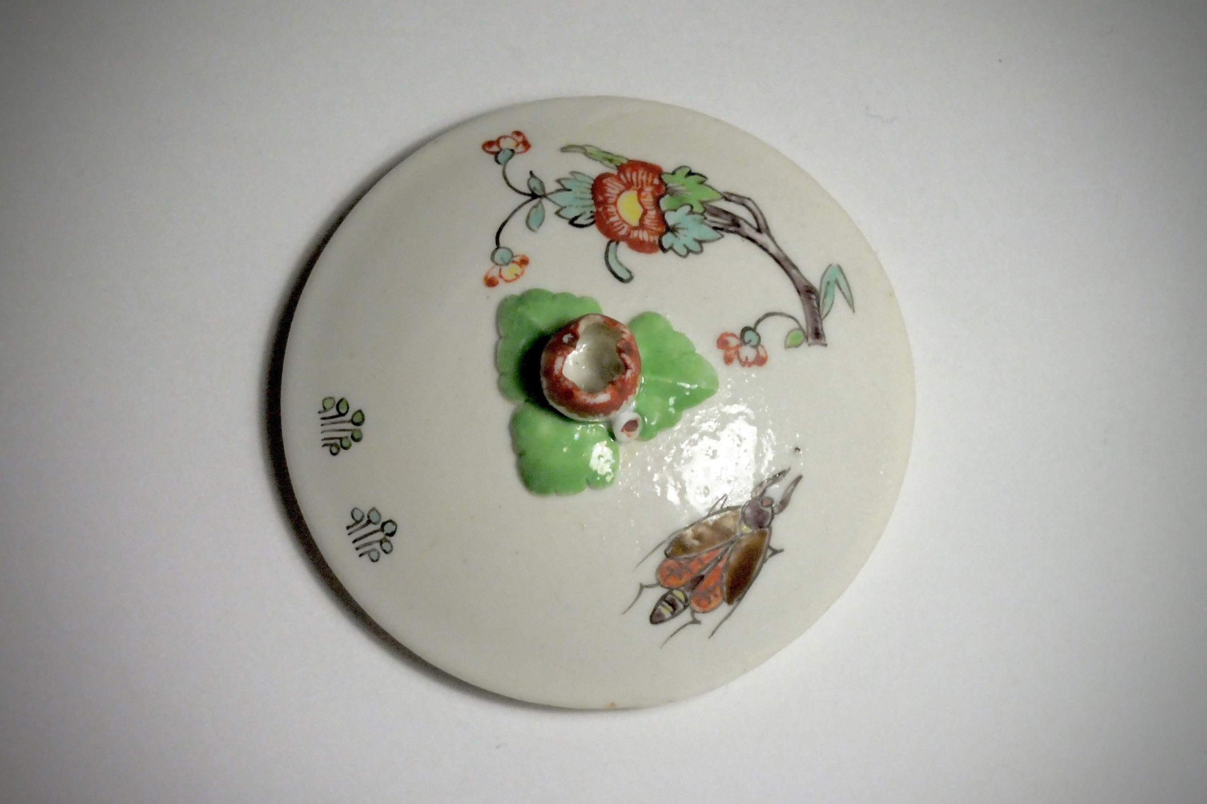 Chantilly - Pot à jus à décor Kakiemon - XVIIIe siècle