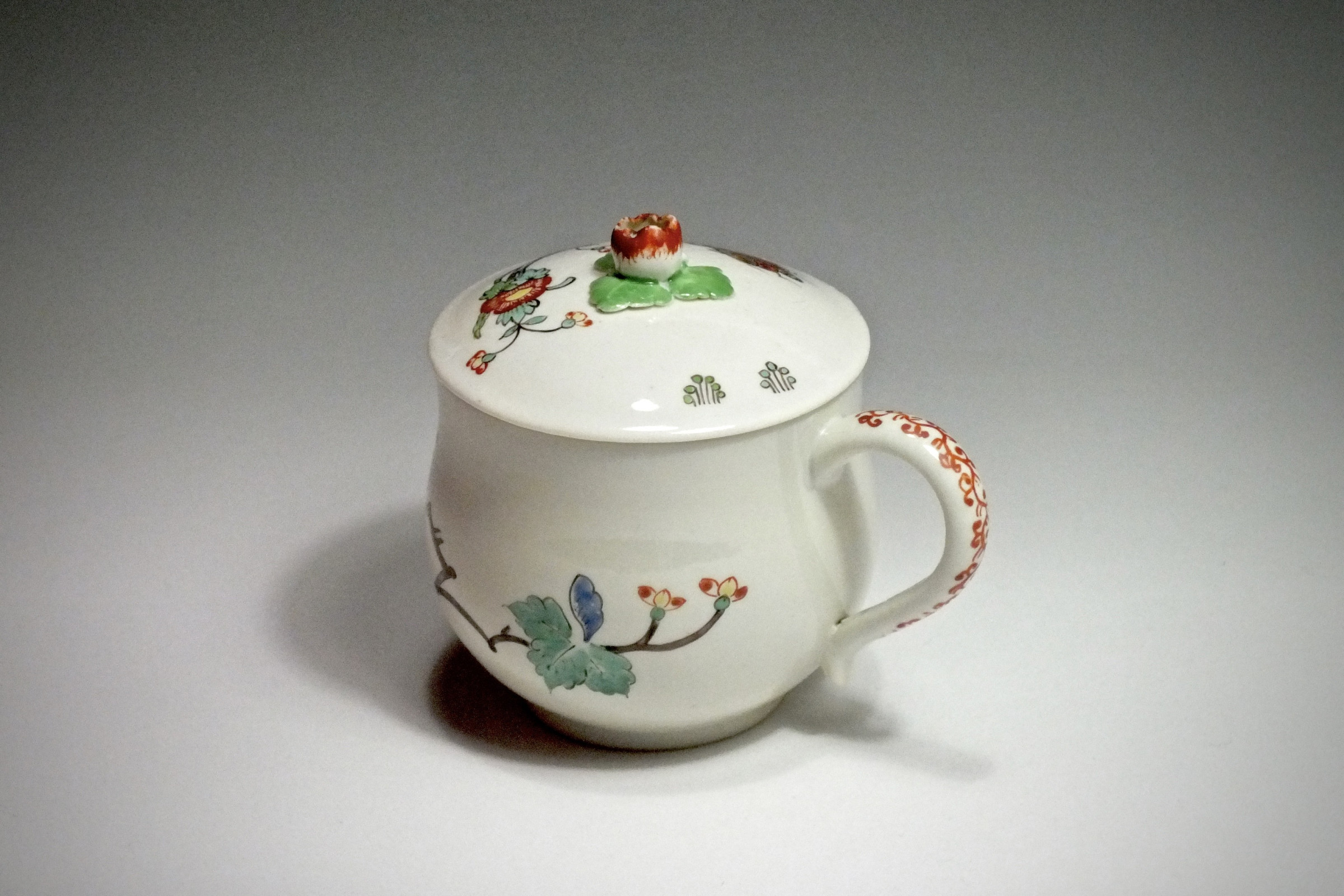 Chantilly - Pot à jus à décor Kakiemon - XVIIIe siècle