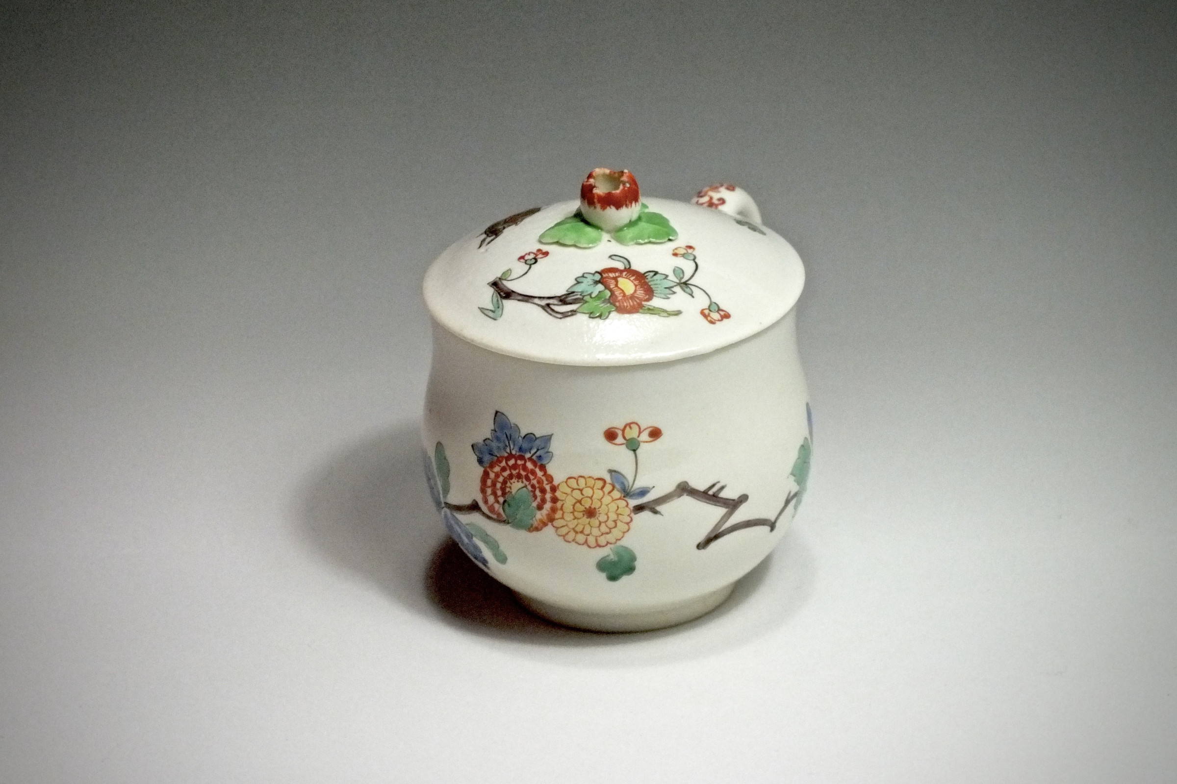 Chantilly - Pot à jus à décor Kakiemon - XVIIIe siècle