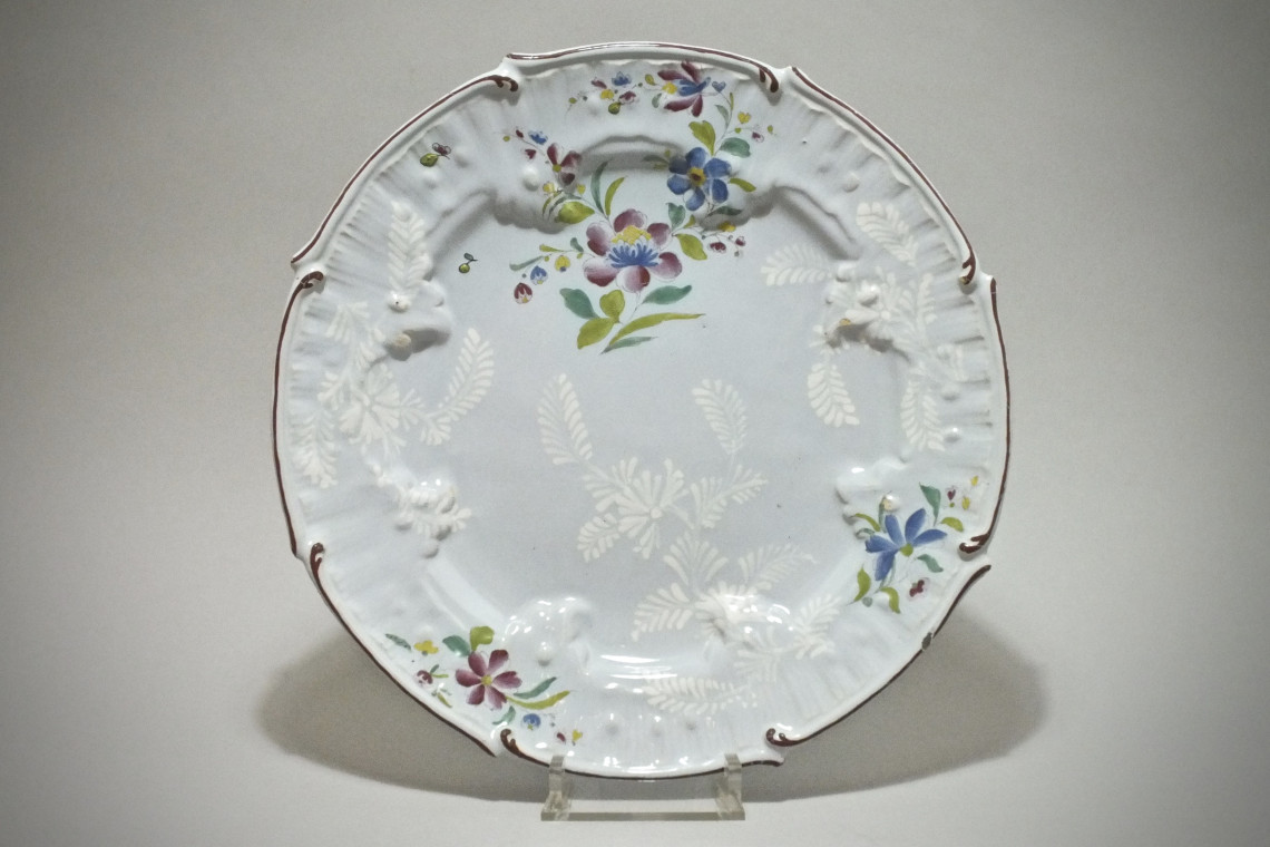 Saint-Amand-les-Eaux - Plat aux fleurs des Indes - XVIIIe Siècle