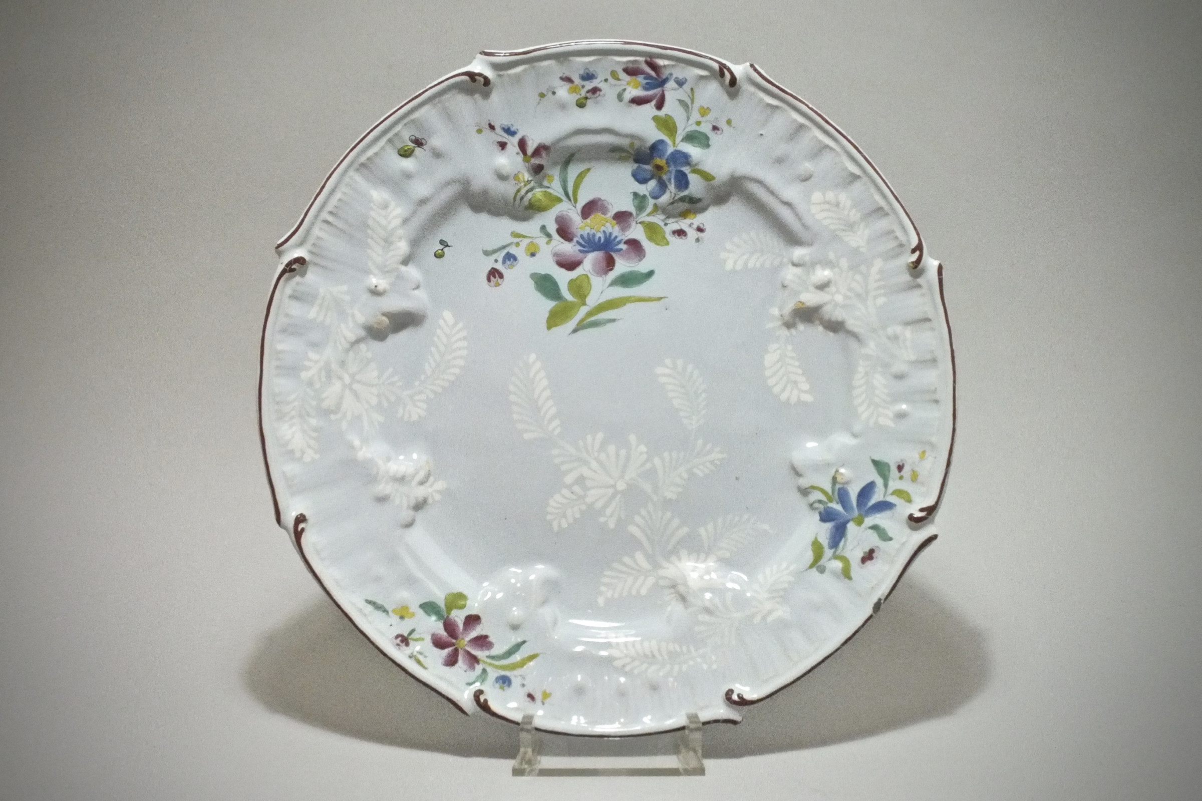 Saint-Amand-les-Eaux - Plat aux fleurs des Indes - XVIIIe Siècle