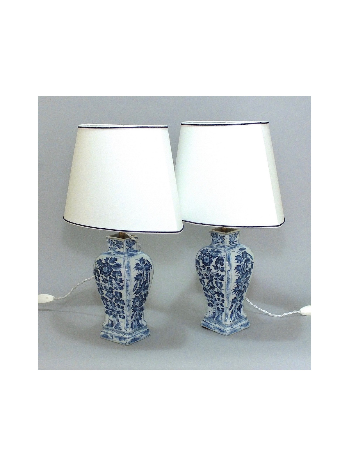 China - Pair of porcelain vases mounted as lamps - Period Kang'xi