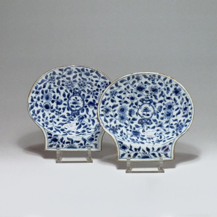 China - A pair of shells - Eighteenth Century - Kangxi period