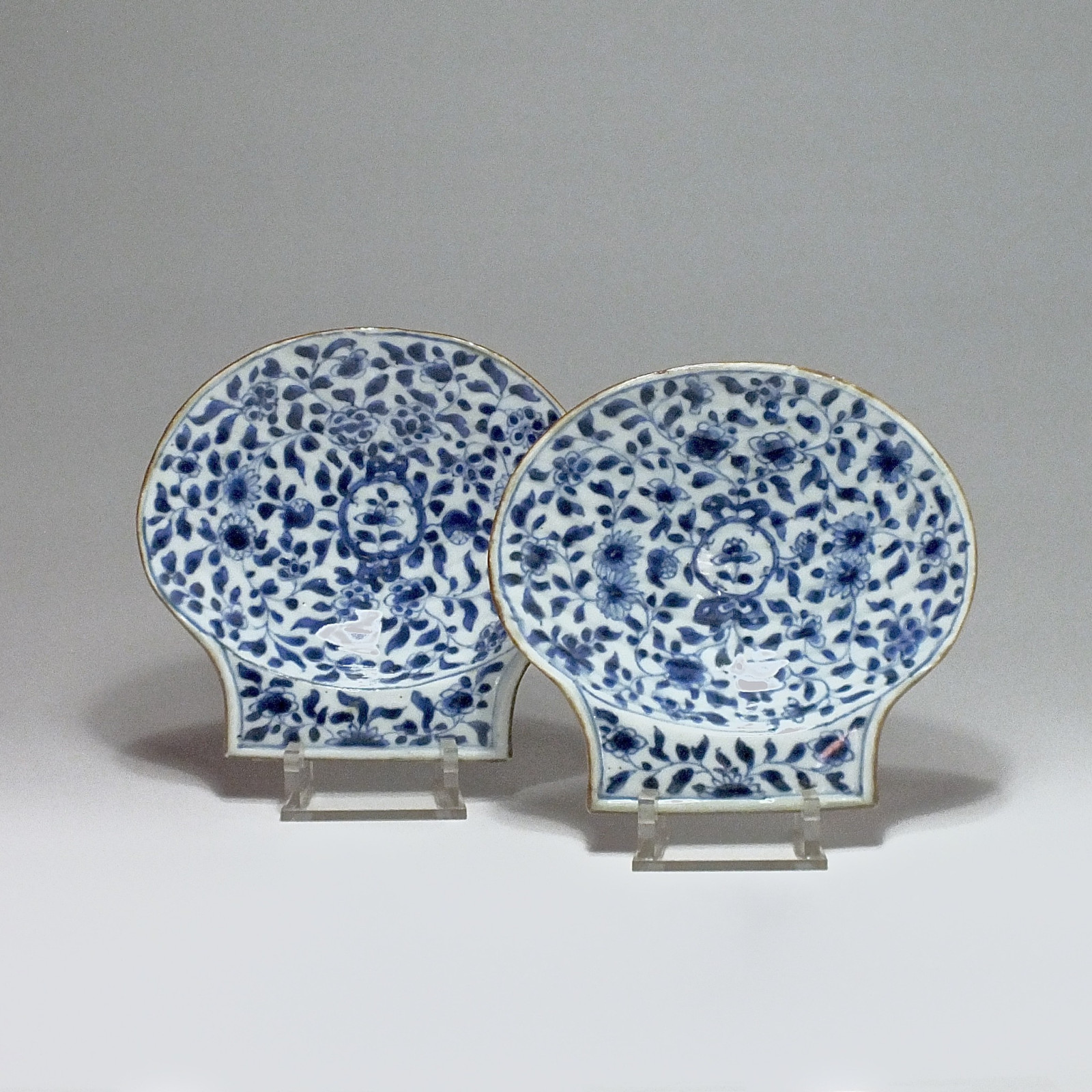 China - A pair of shells - Eighteenth Century - Kangxi period
