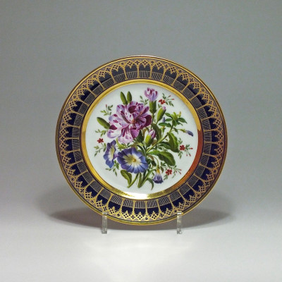 Paris - Darte - Assiette à décor d'un bouquet de fleurs - XIXe Siècle - Vers 1820.
