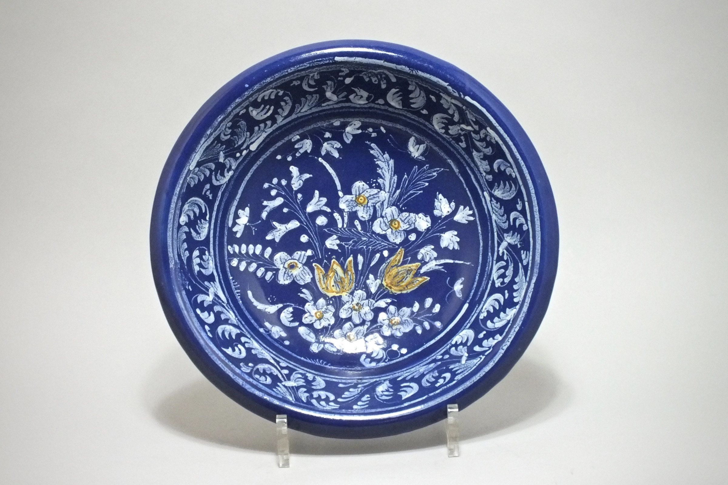NEVERS. Round bowl with Persian blue background - seventeenth century