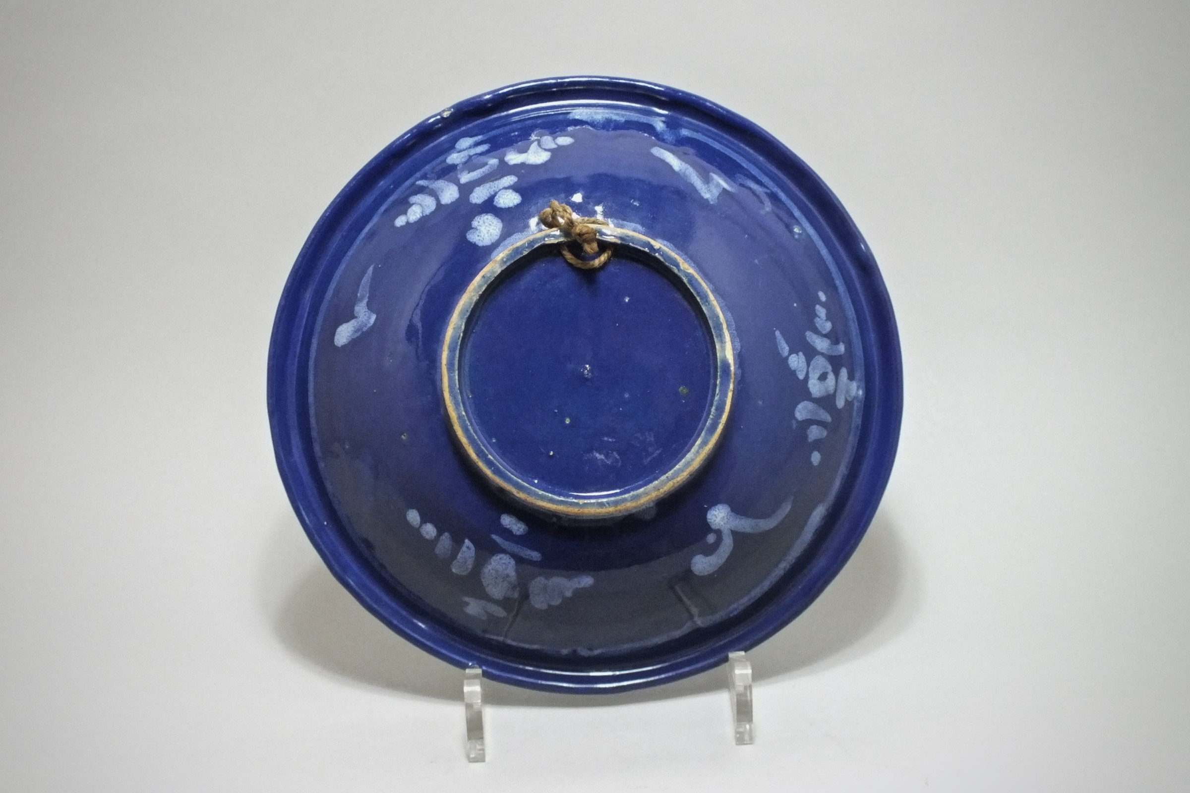 NEVERS. Round bowl with Persian blue background - seventeenth century