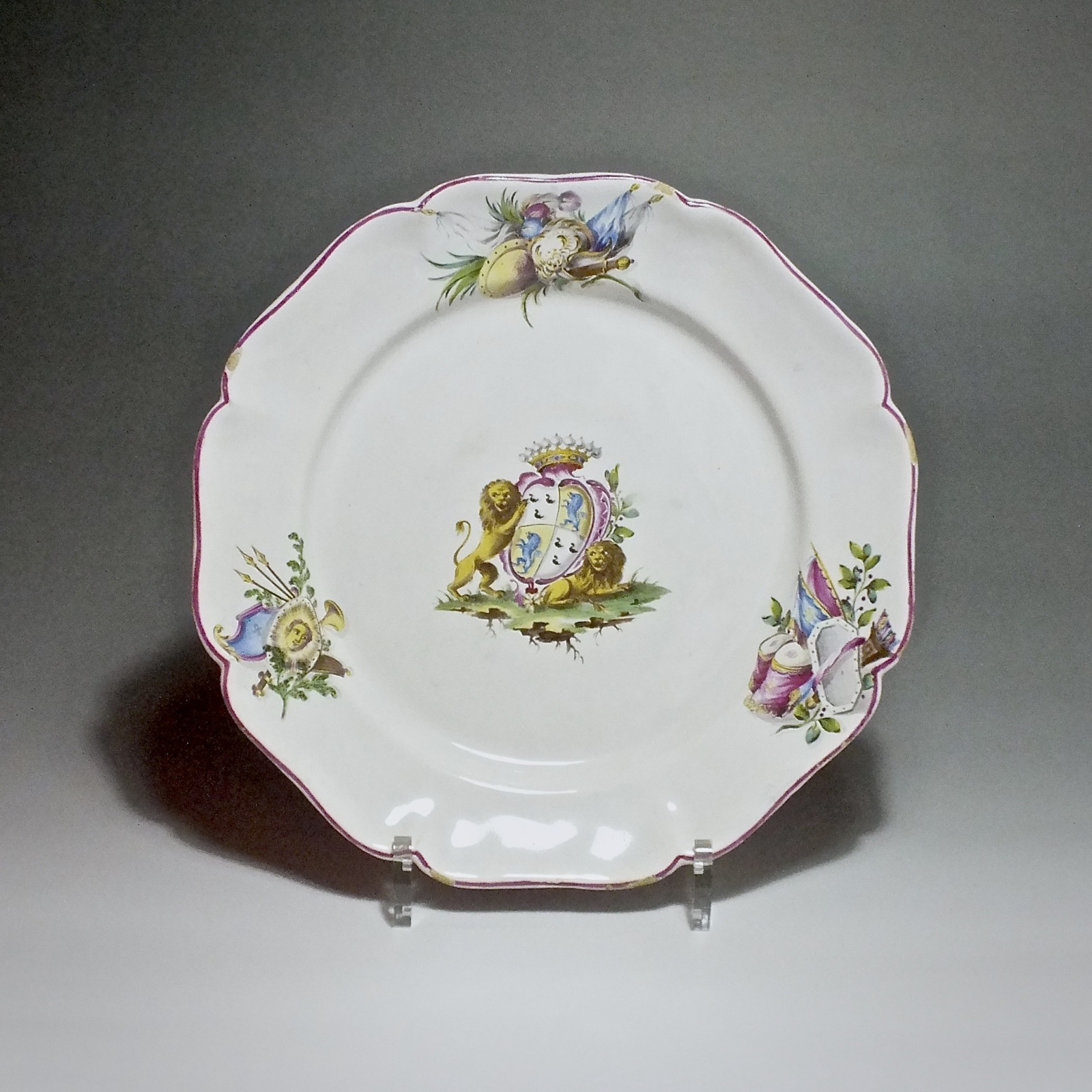 Meillonnas - Rare assiette à décor d'armoiries - XVIIIe siècle