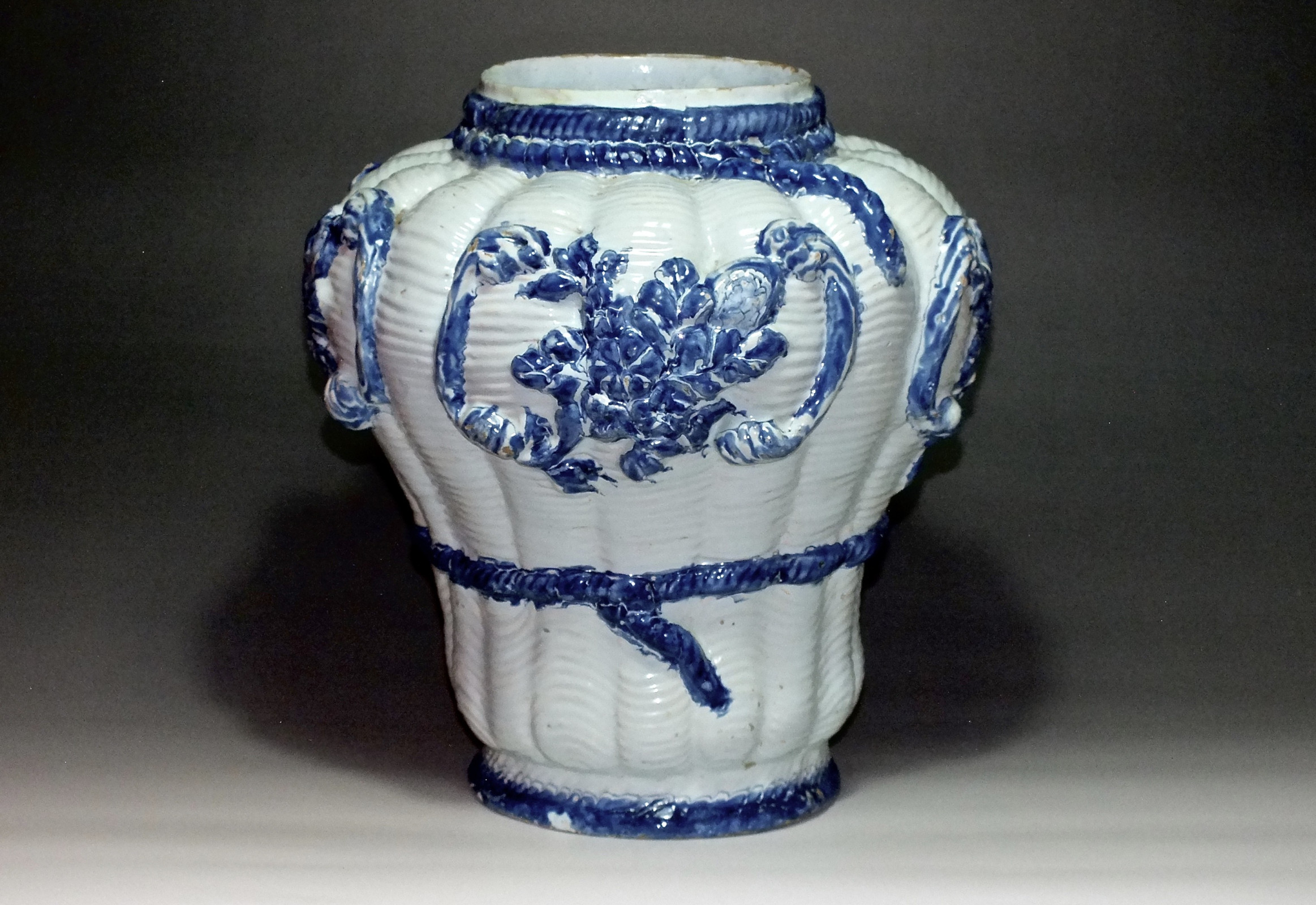 Nevers - earthenware vase decoration "wicker" - seventeenth century