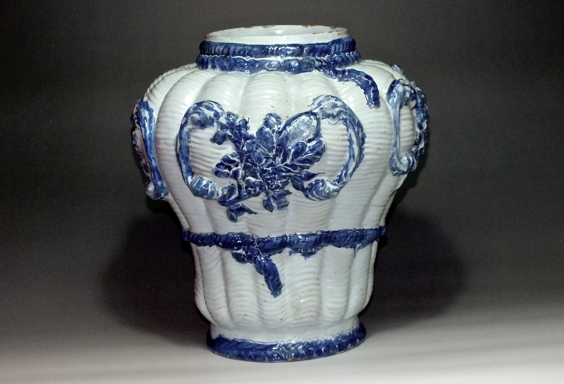 Nevers - earthenware vase decoration "wicker" - seventeenth century