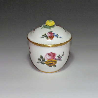 Sèvres - Pot à sucre en porcelaine tendre - XVIIIe siècle