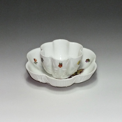 Vienne - Tasse à sorbet - décor en relief - XVIIIe Siècle