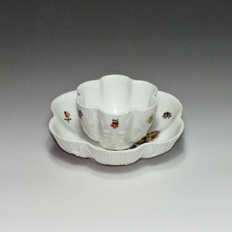 Vienne - Tasse à sorbet - décor en relief - XVIIIe Siècle