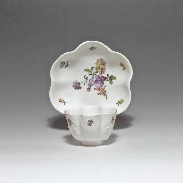 Vienne - Tasse à sorbet - décor en relief - XVIIIe Siècle