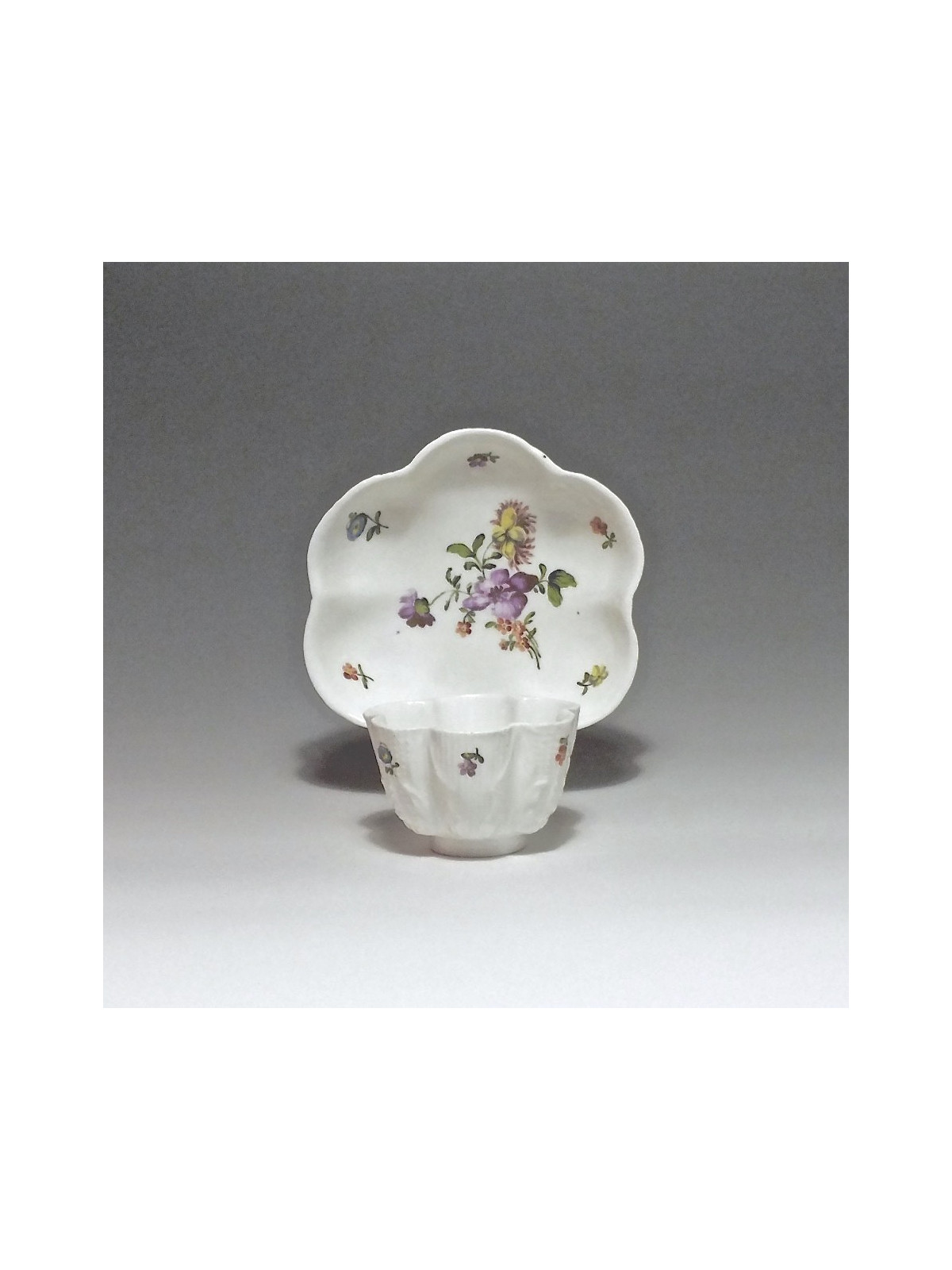 Vienne - Tasse à sorbet - décor en relief - XVIIIe Siècle