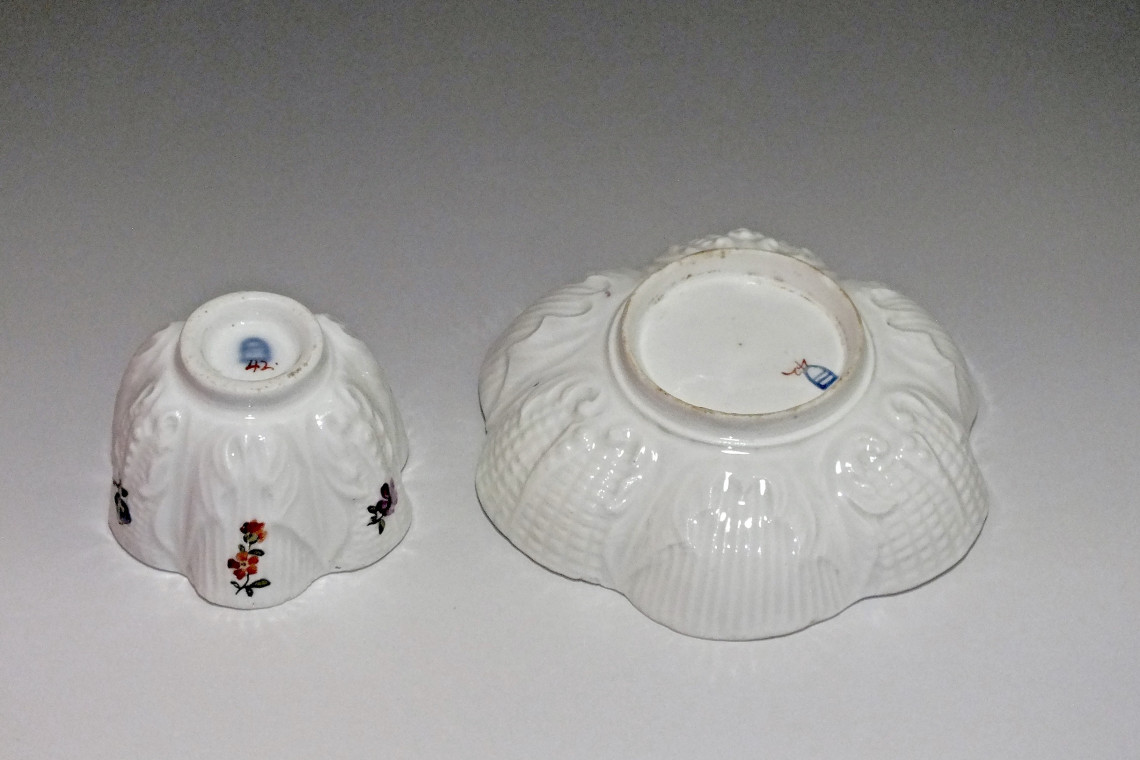 Vienne - Tasse à sorbet - décor en relief - XVIIIe Siècle