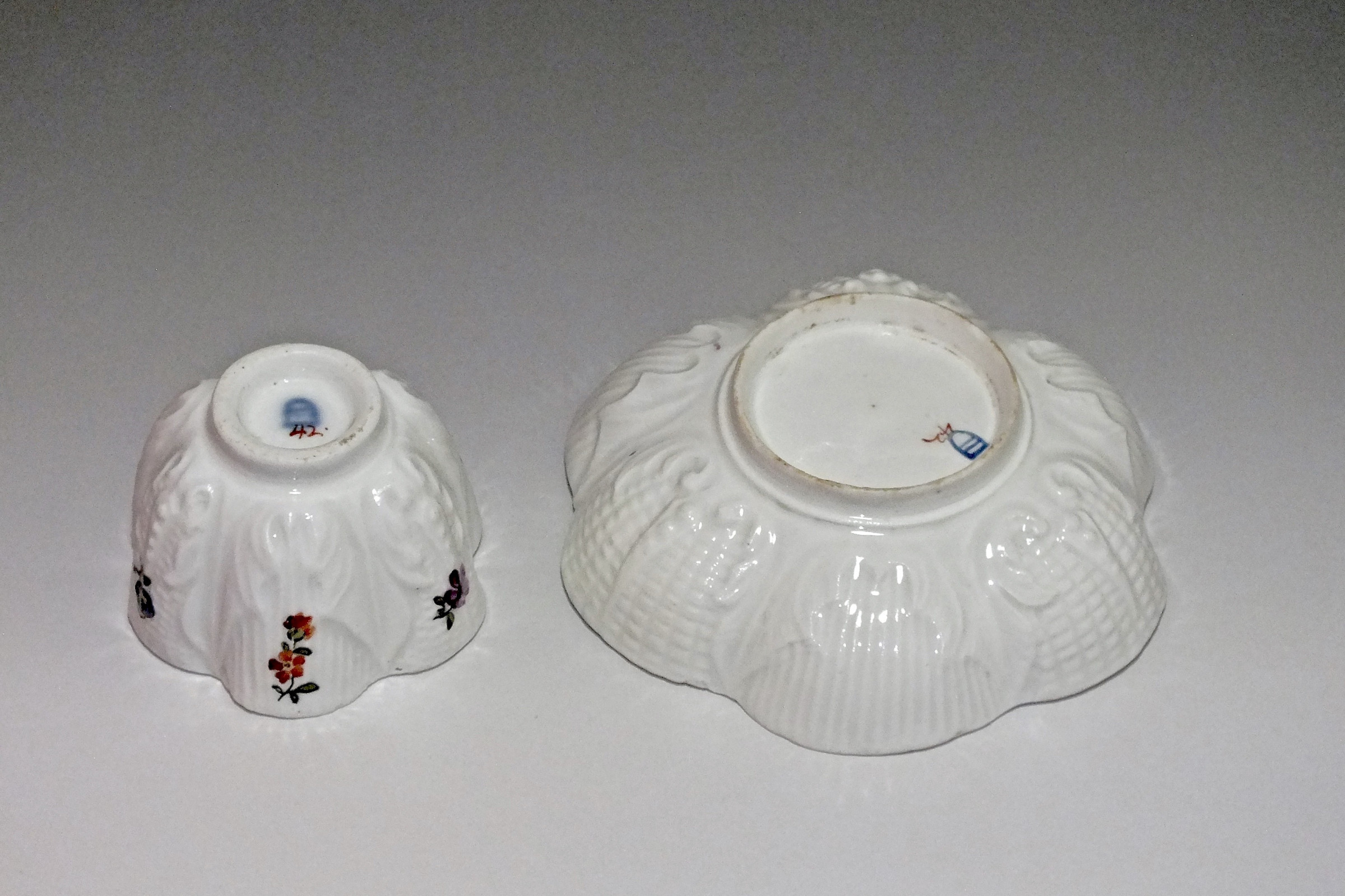 Vienne - Tasse à sorbet - décor en relief - XVIIIe Siècle