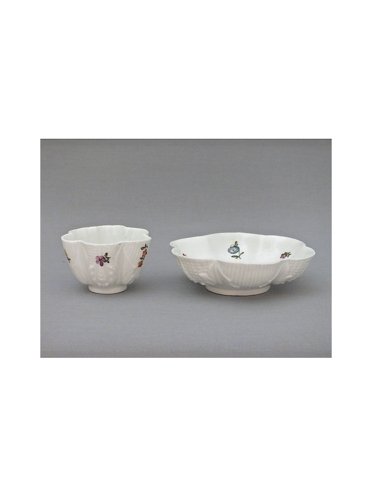 Vienne - Tasse à sorbet - décor en relief - XVIIIe Siècle