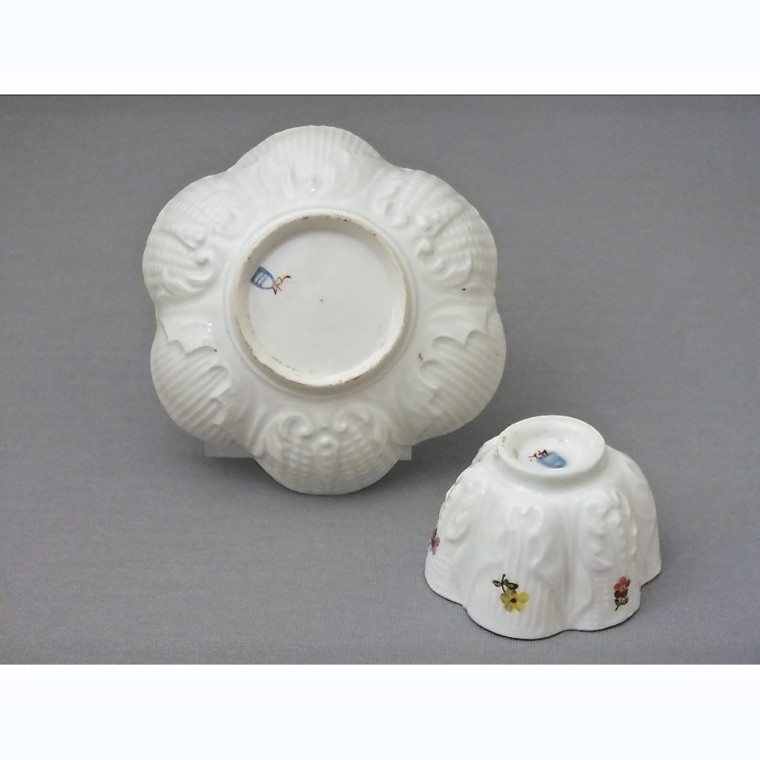 Vienne - Tasse à sorbet - décor en relief - XVIIIe Siècle