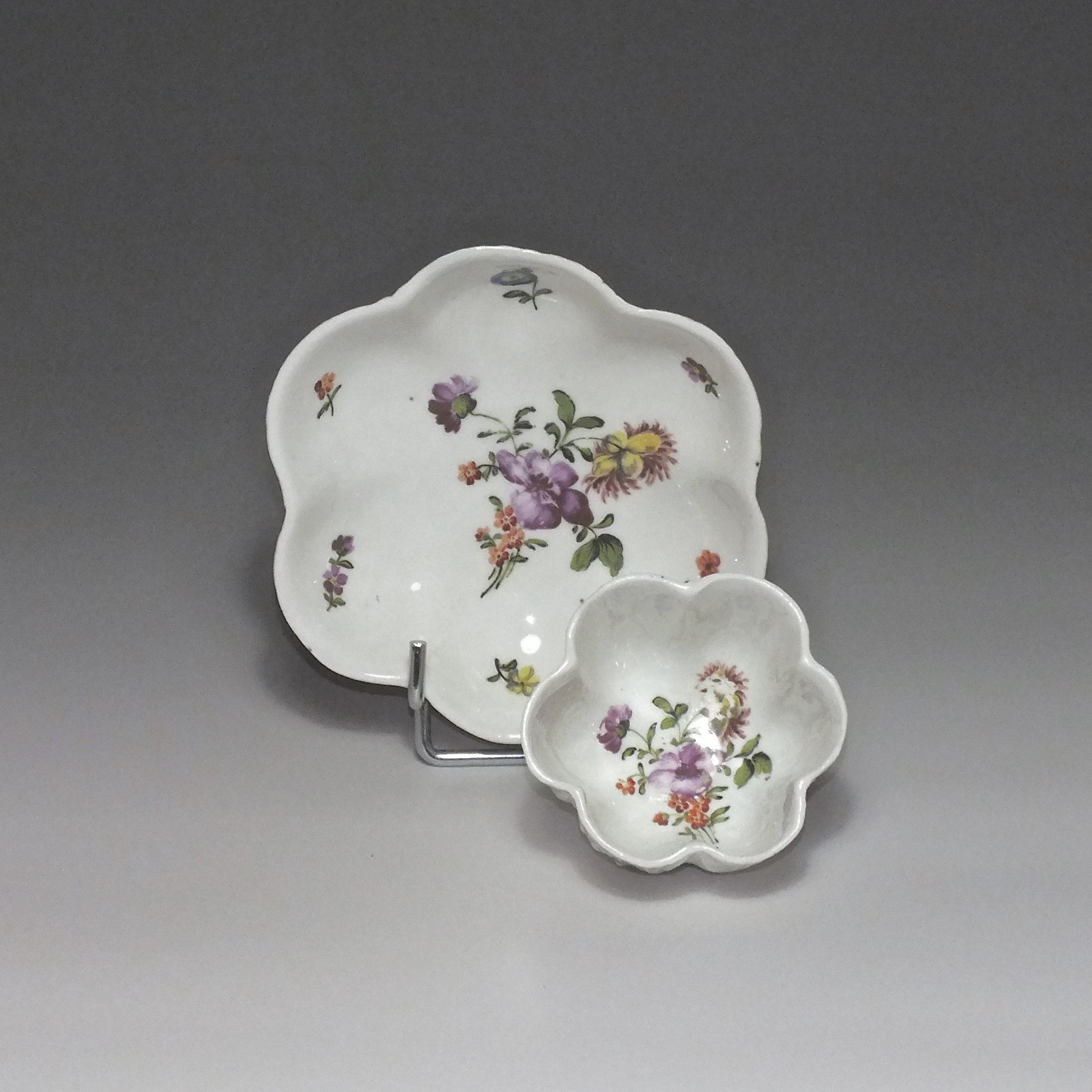 Vienne - Tasse à sorbet - décor en relief - XVIIIe Siècle