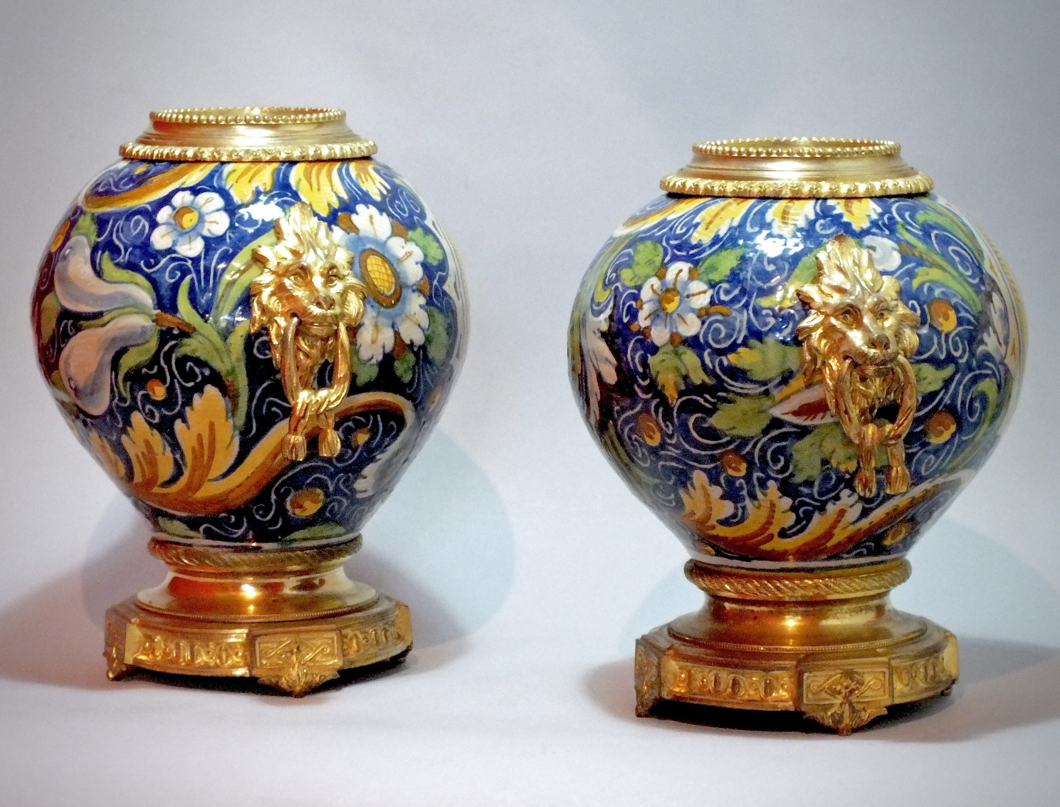 Venise - Paire de vases boule en majolique - XVIe Siècle