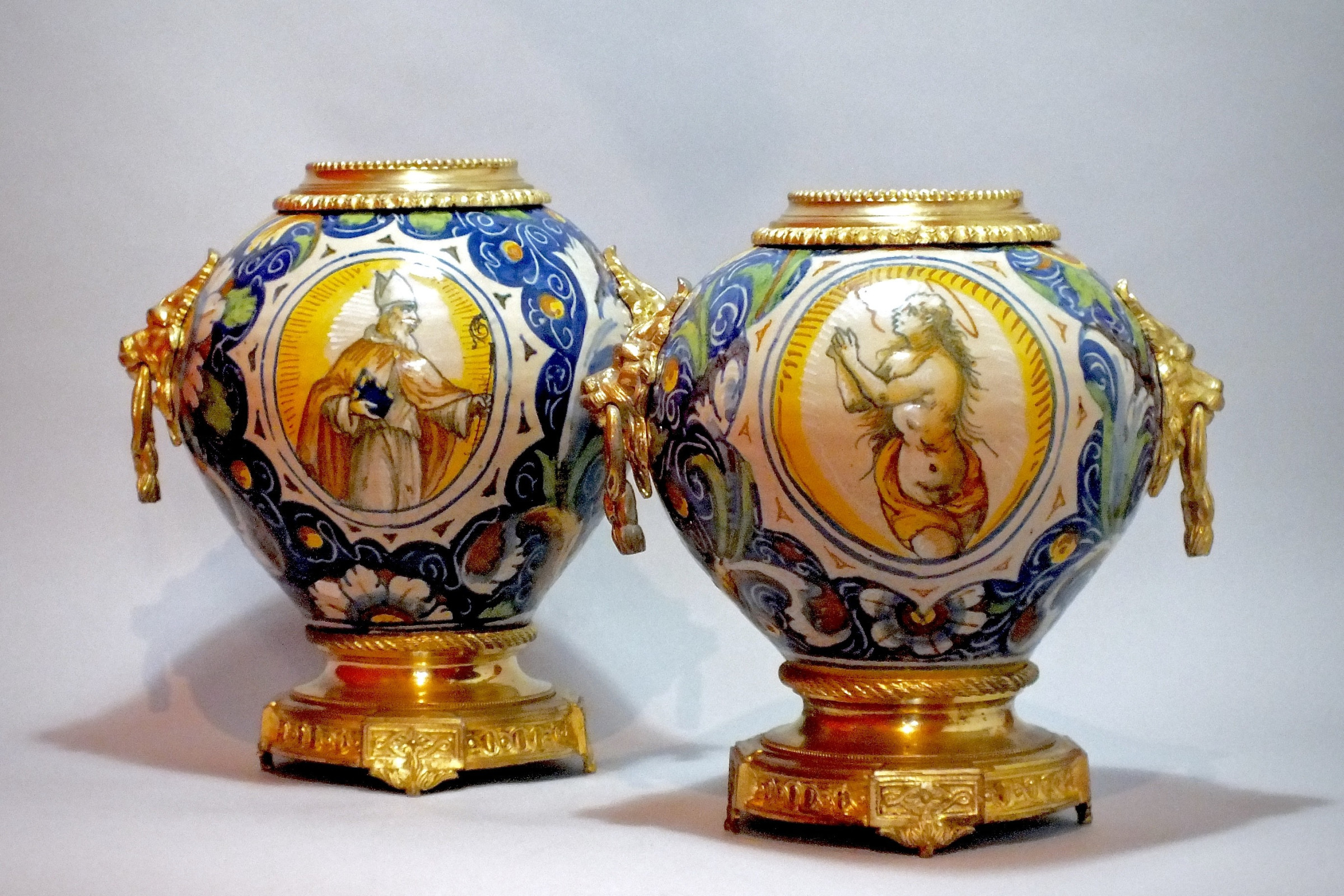 Venise - Paire de vases boule en majolique - XVIe Siècle