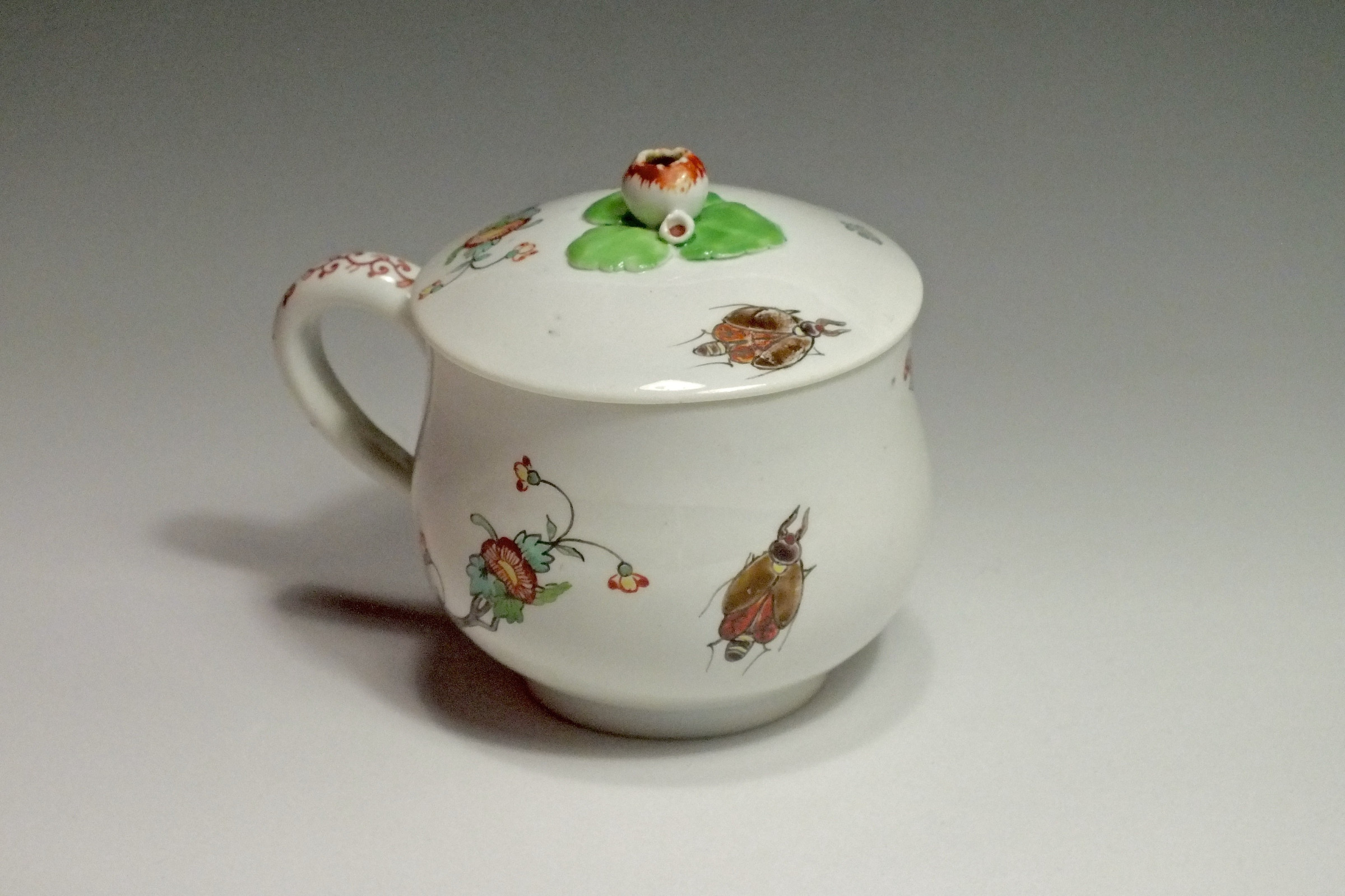 Chantilly - decor juice jug Kakiemon - eighteenth century (2)