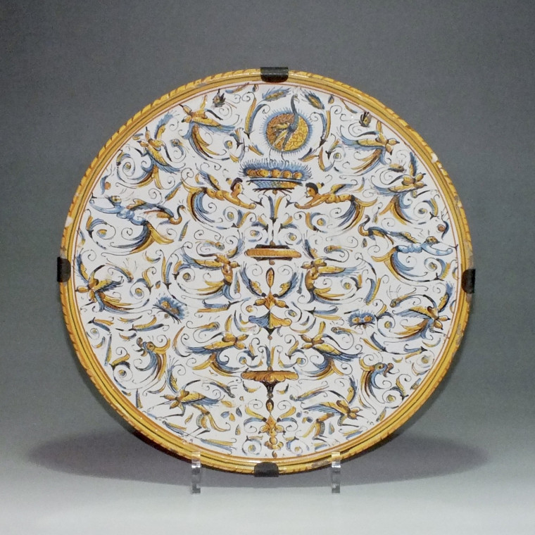 Italy - Rome - dish grotesque decor - seventeenth century