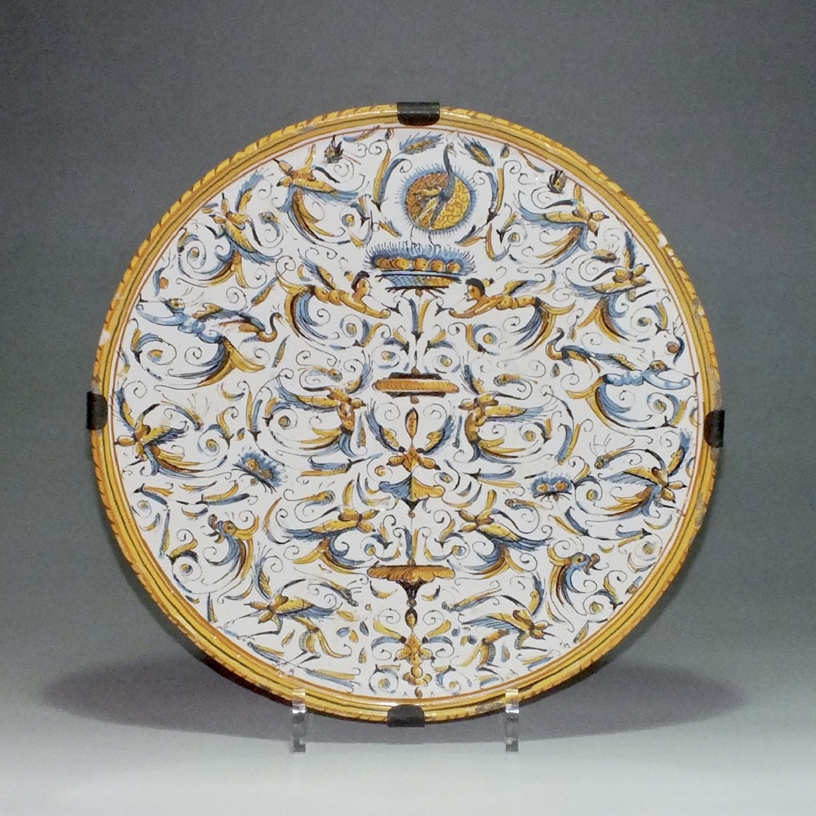 Italy - Rome - dish grotesque decor - seventeenth century