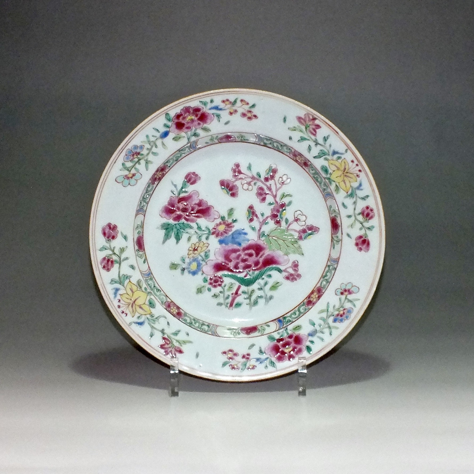 China - porcelain plate of the rose family - Eighteenth Century