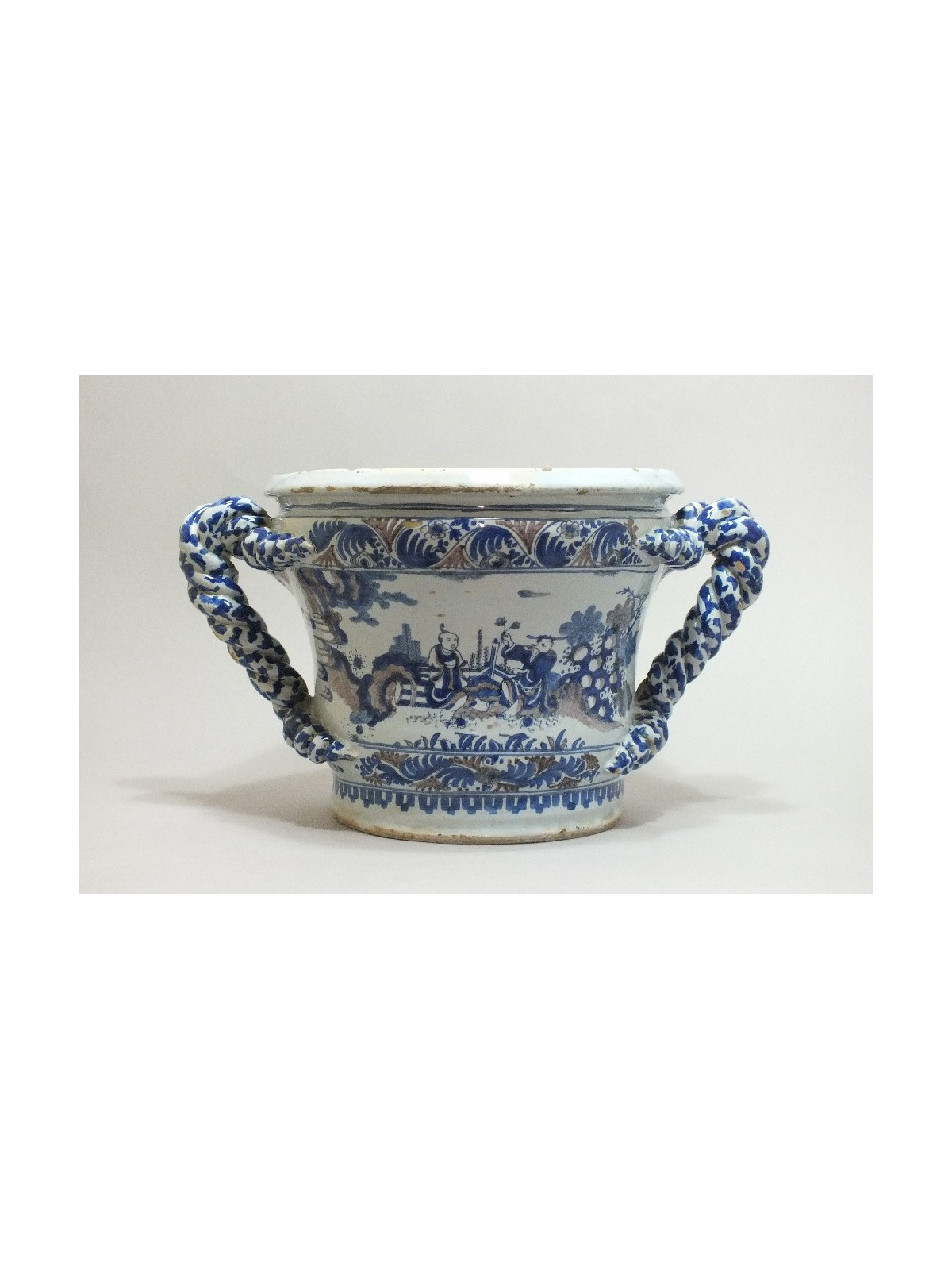 Nevers - Vasque décor aux chinois - XVIIe Siècle - VENDU - Collection du Musée du Louvre - département des objets d'arts.