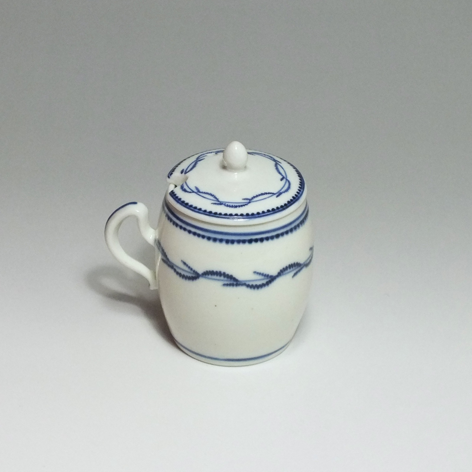 Arras - soft porcelain - Mustard pot - eighteenth century