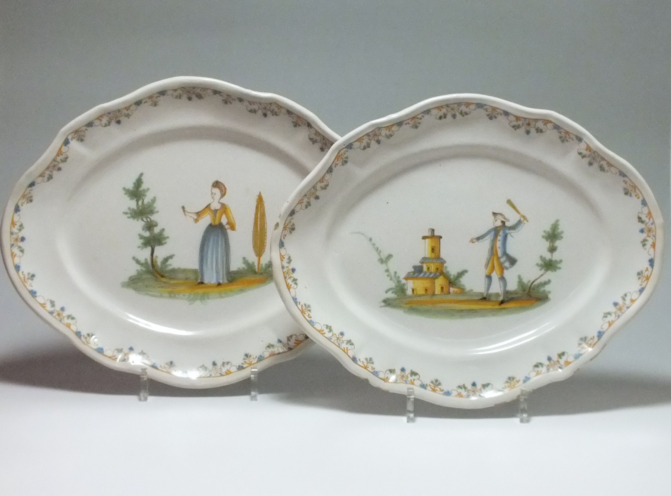 Lyon - Paire de plats - XVIIIe siècle