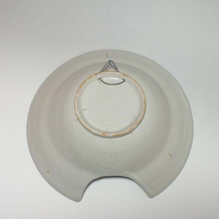 Roanne - Shaving dish - decorated with a dolphin - eighteenth century