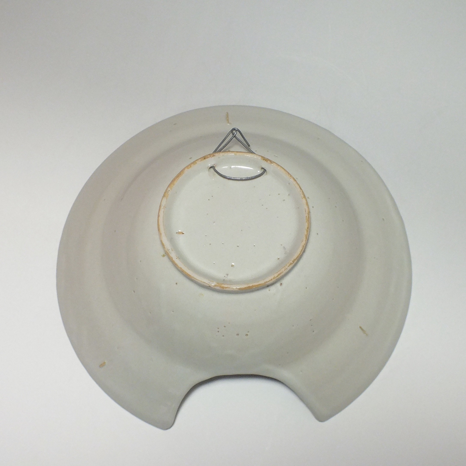 Roanne - Shaving dish - decorated with a dolphin - eighteenth century