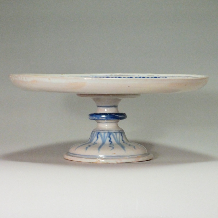 Montpellier - Tray on piedouche - Early of the eighteenth century