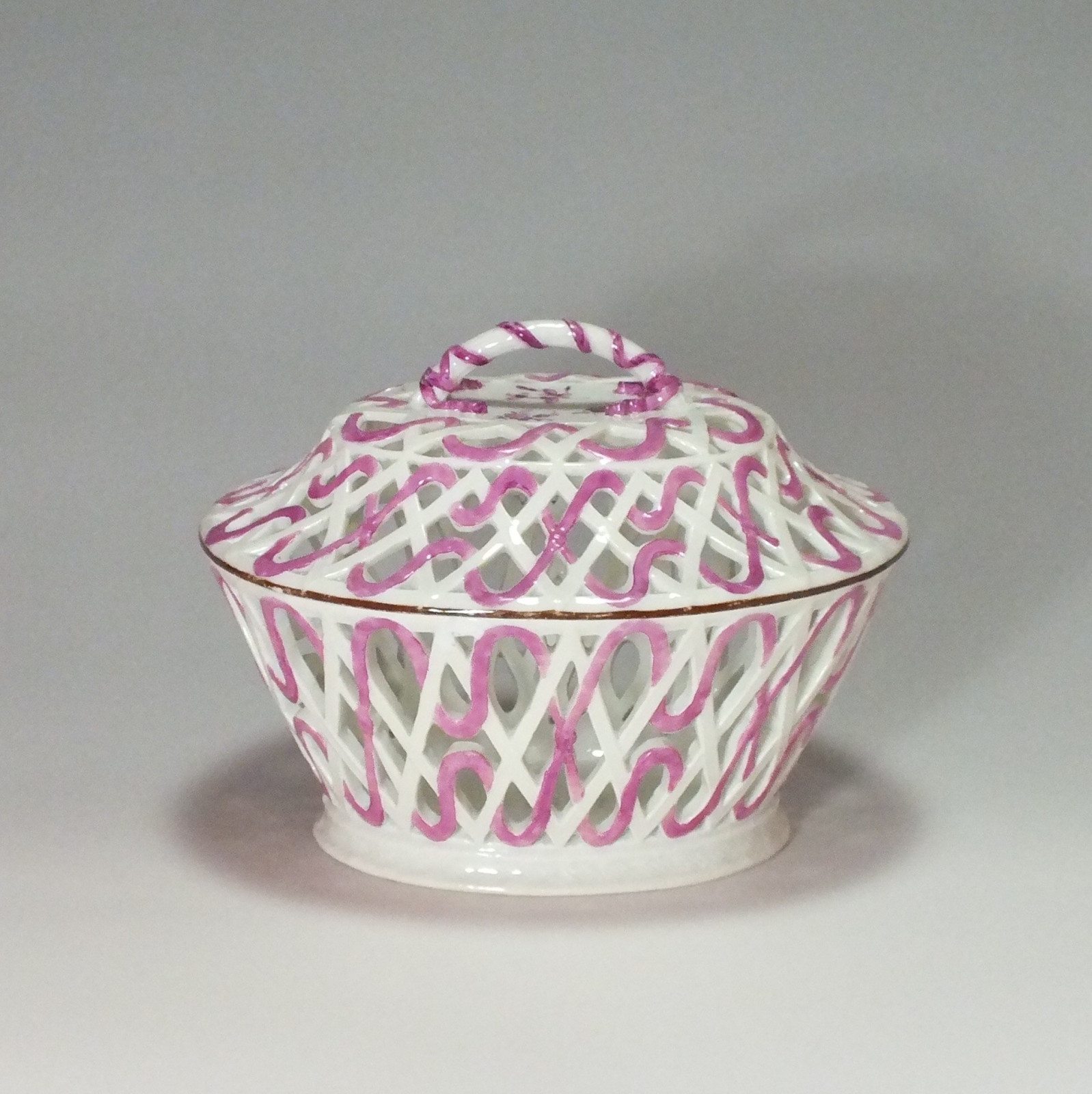 Meissen - Chestnut covered bowl - eighteenth century