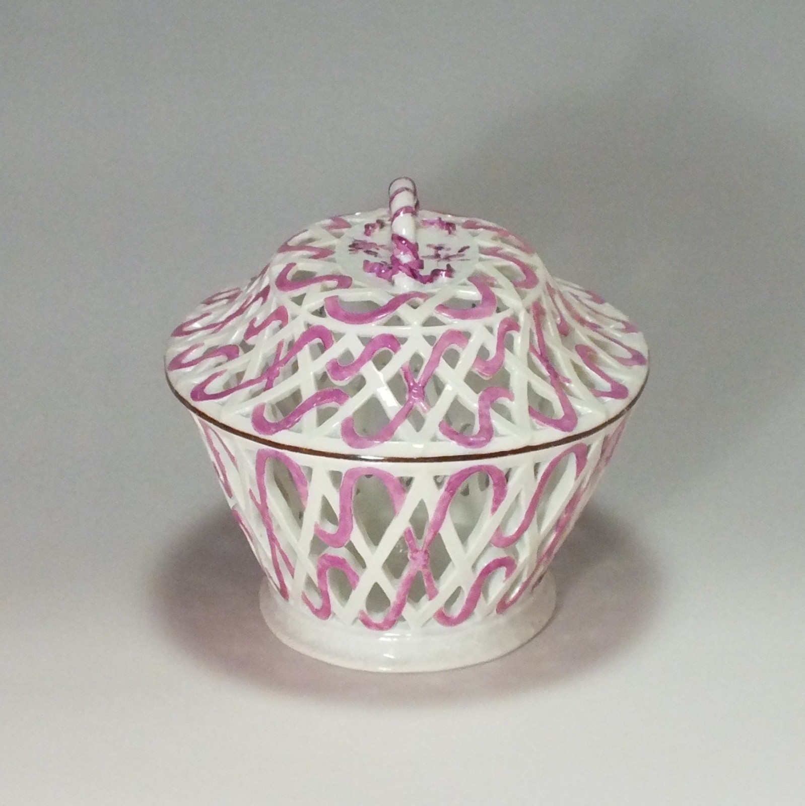 Meissen - Chestnut covered bowl - eighteenth century