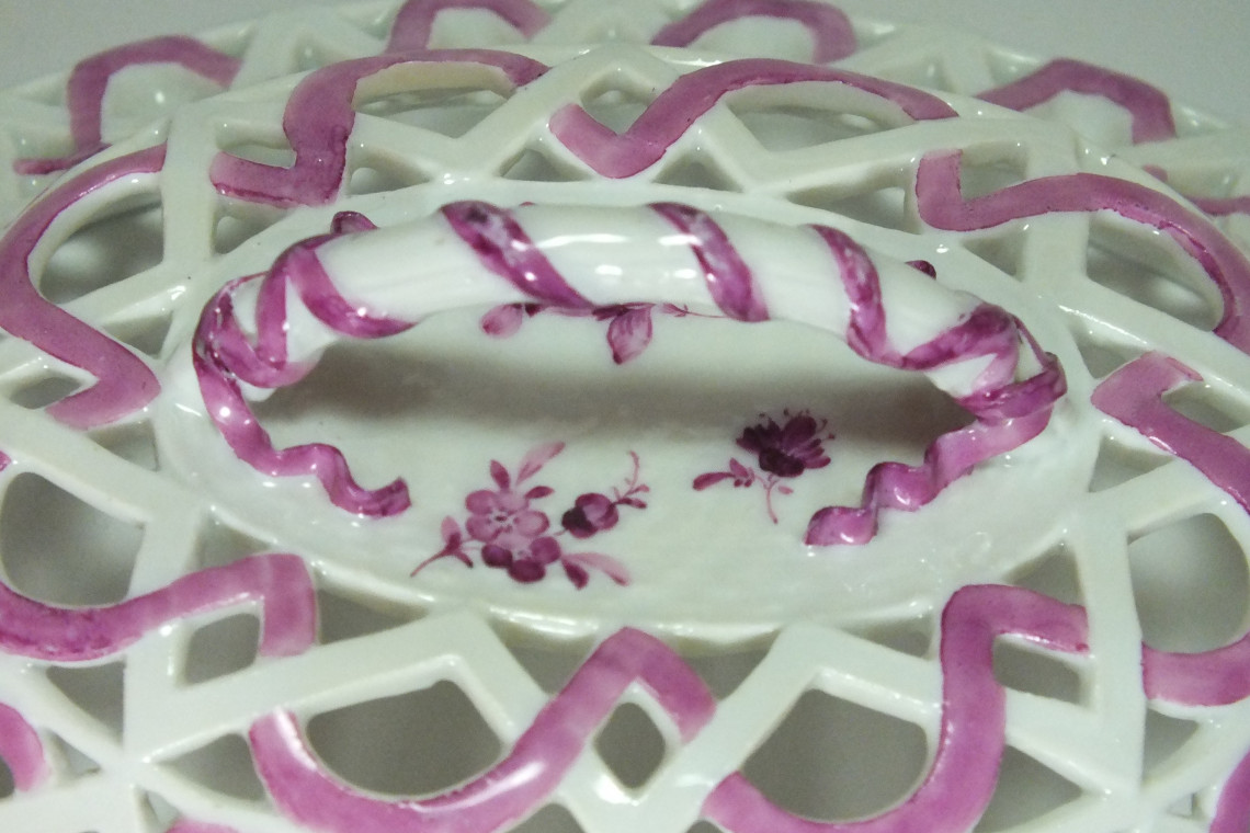 Meissen - Chestnut covered bowl - eighteenth century