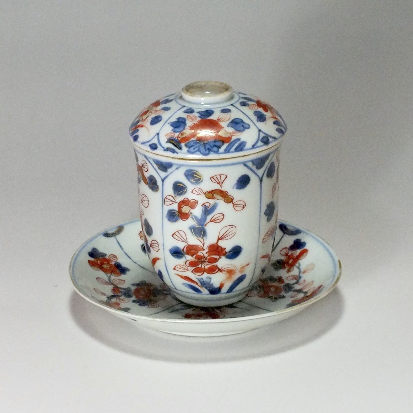 Chine - Grand gobelet couvert à décor Imari - XVIIIe siècle